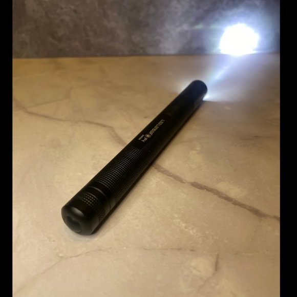 LED Lenser P4 Adjustable Focus Penlight - Picture 2 of 3